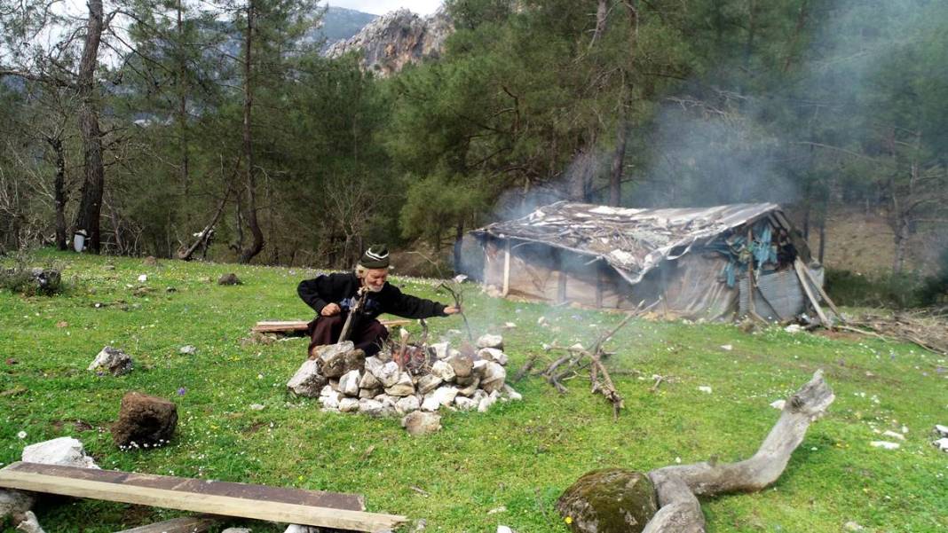 17 yıldır dağda tek başına yaşayan adamın insanlara küsme nedeni şaşırttı! Evlilik detayı dikkat çekti 13